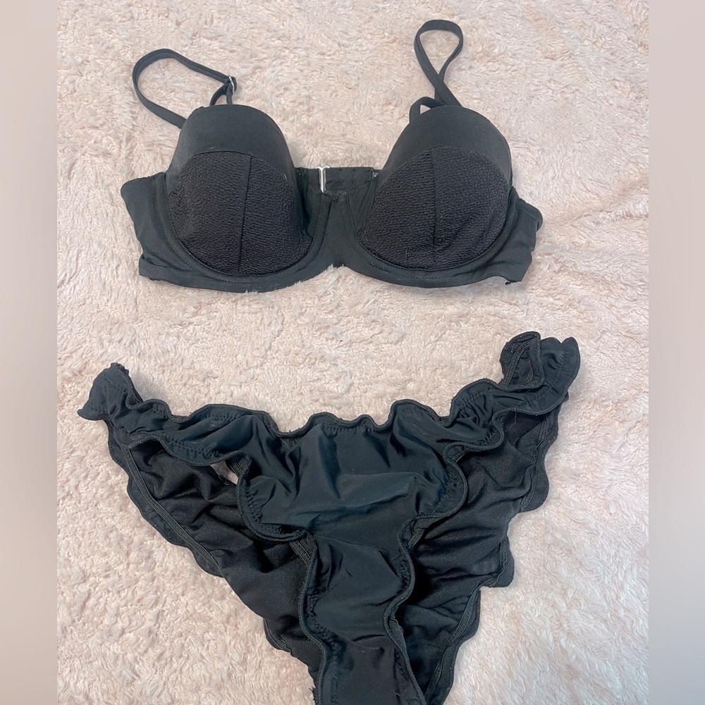 Black bikini